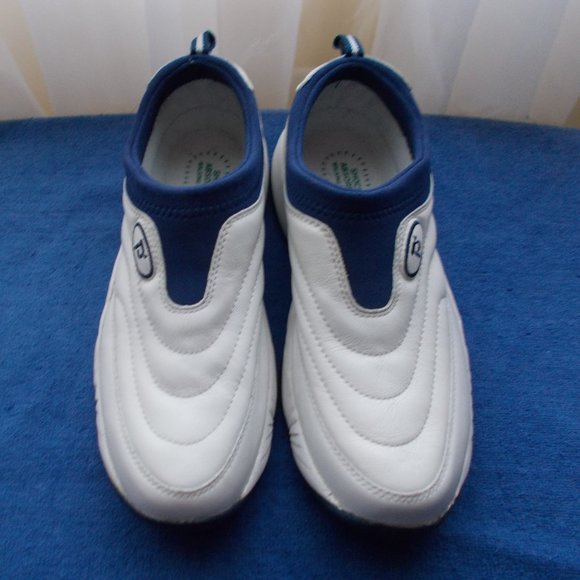 stores that sell propet shoes